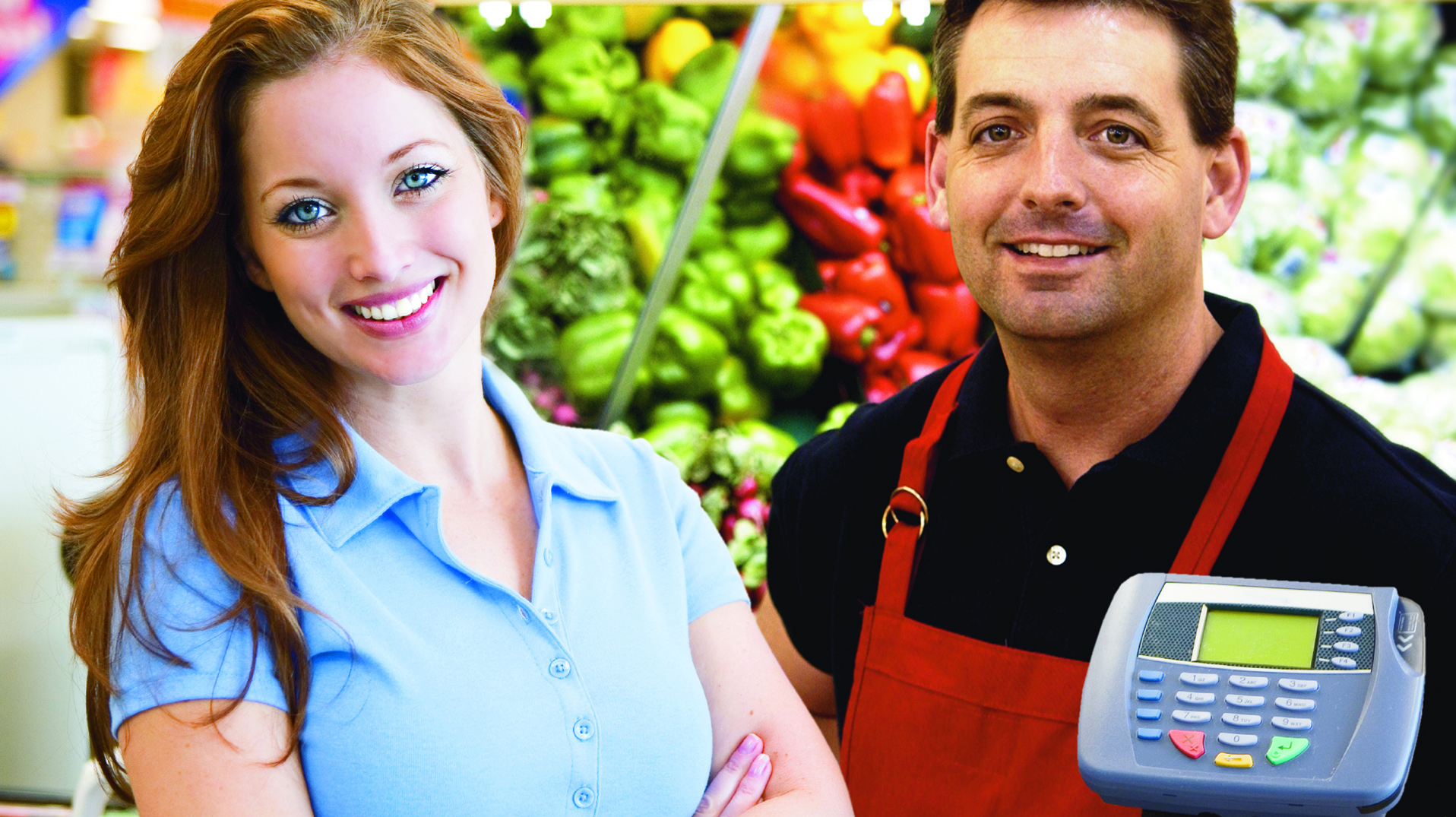 Frau und Mann in Arbeitskleidung mit E-Cash-Terminai zur Bebilderung des Dienstleistungbereichs Handel